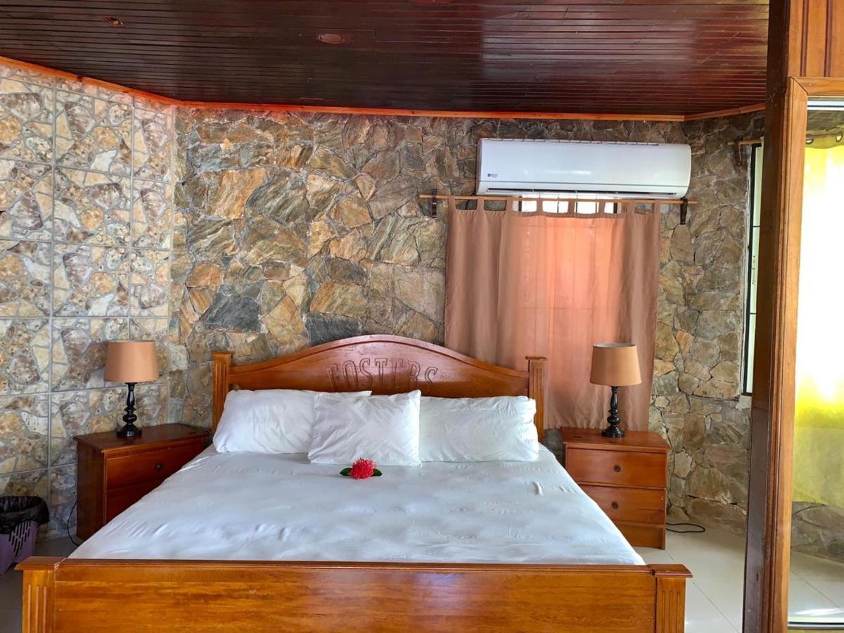 Fosters West Bay Resort Esterno foto