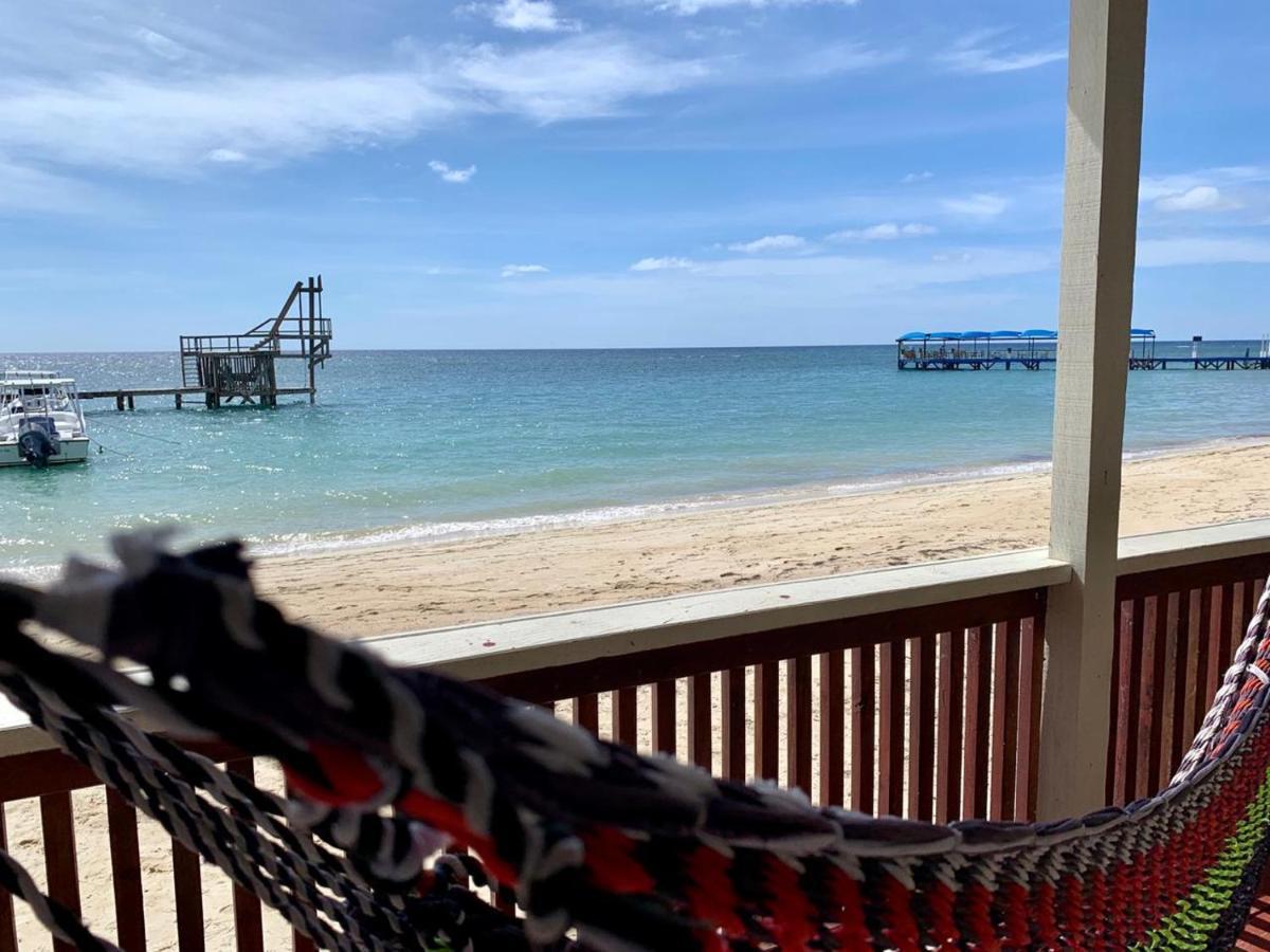 Fosters West Bay Resort Esterno foto