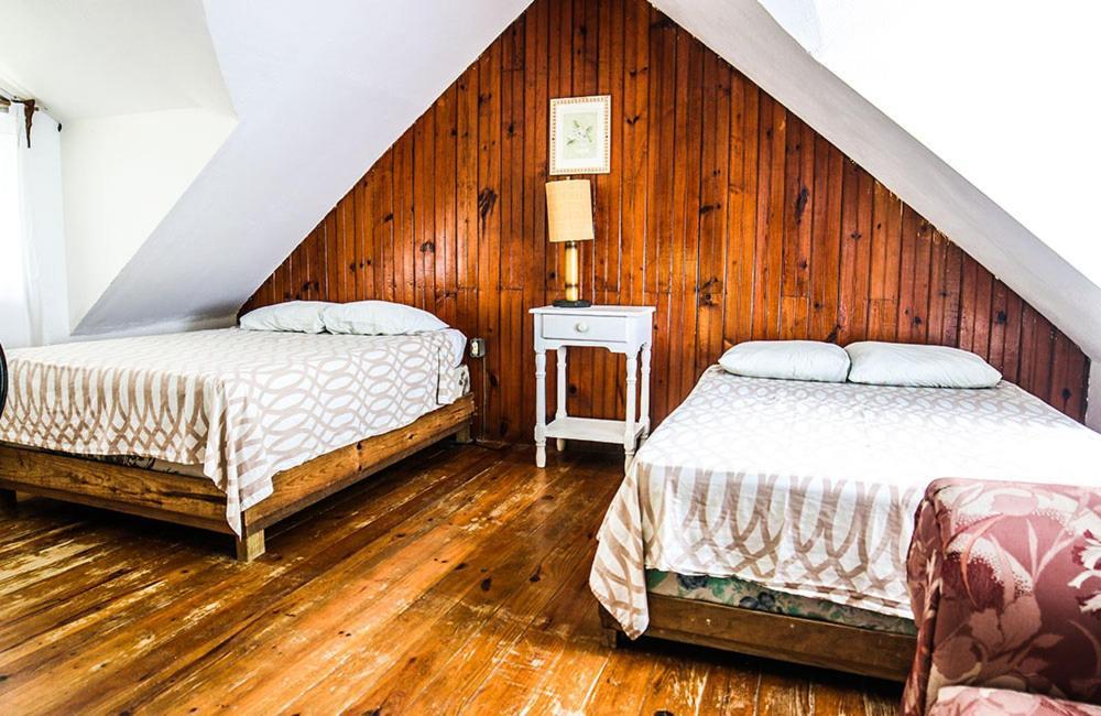 Fosters West Bay Resort Esterno foto