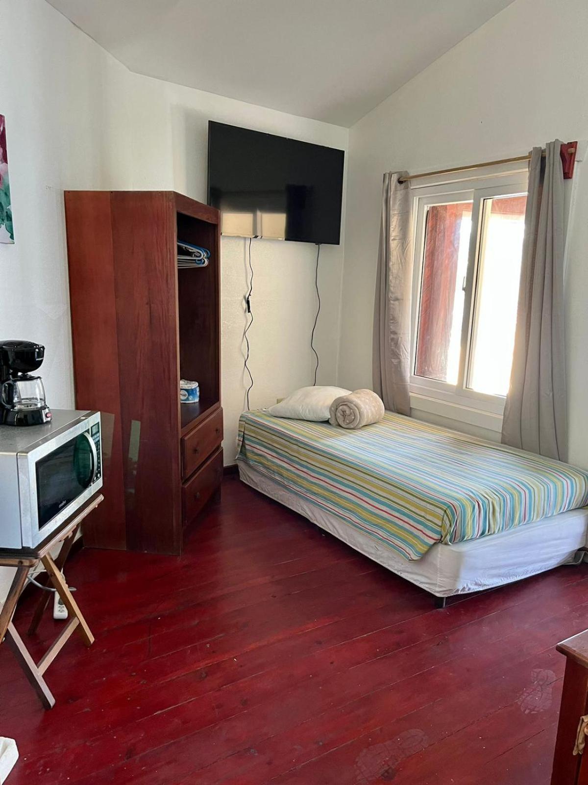 Fosters West Bay Resort Esterno foto