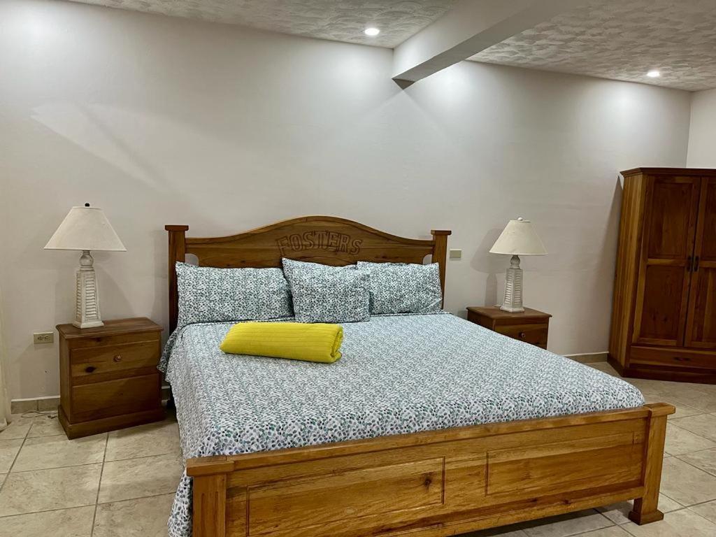 Fosters West Bay Resort Esterno foto