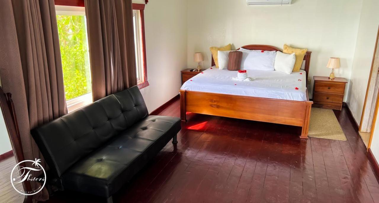 Fosters West Bay Resort Esterno foto