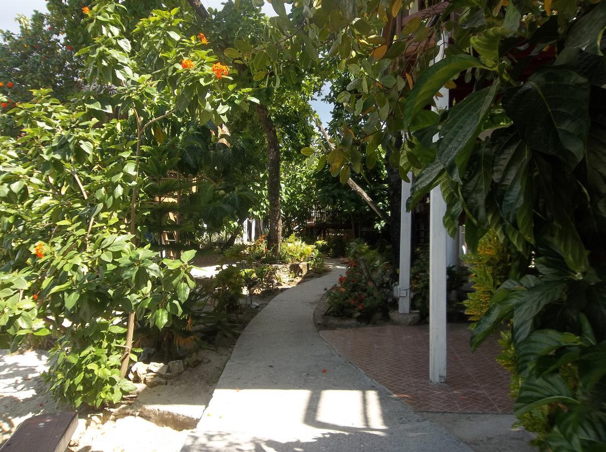 Fosters West Bay Resort Esterno foto
