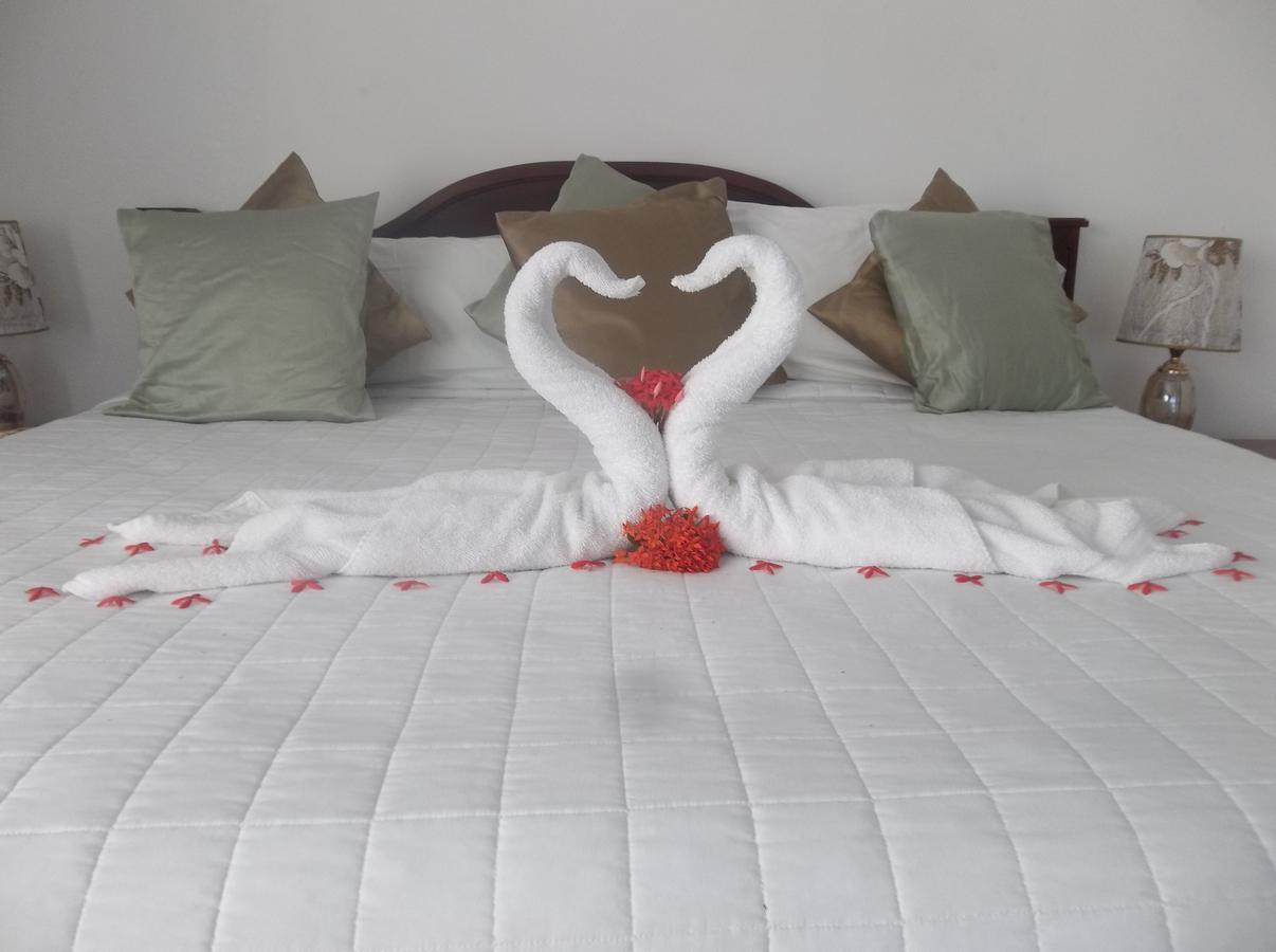 Fosters West Bay Resort Esterno foto