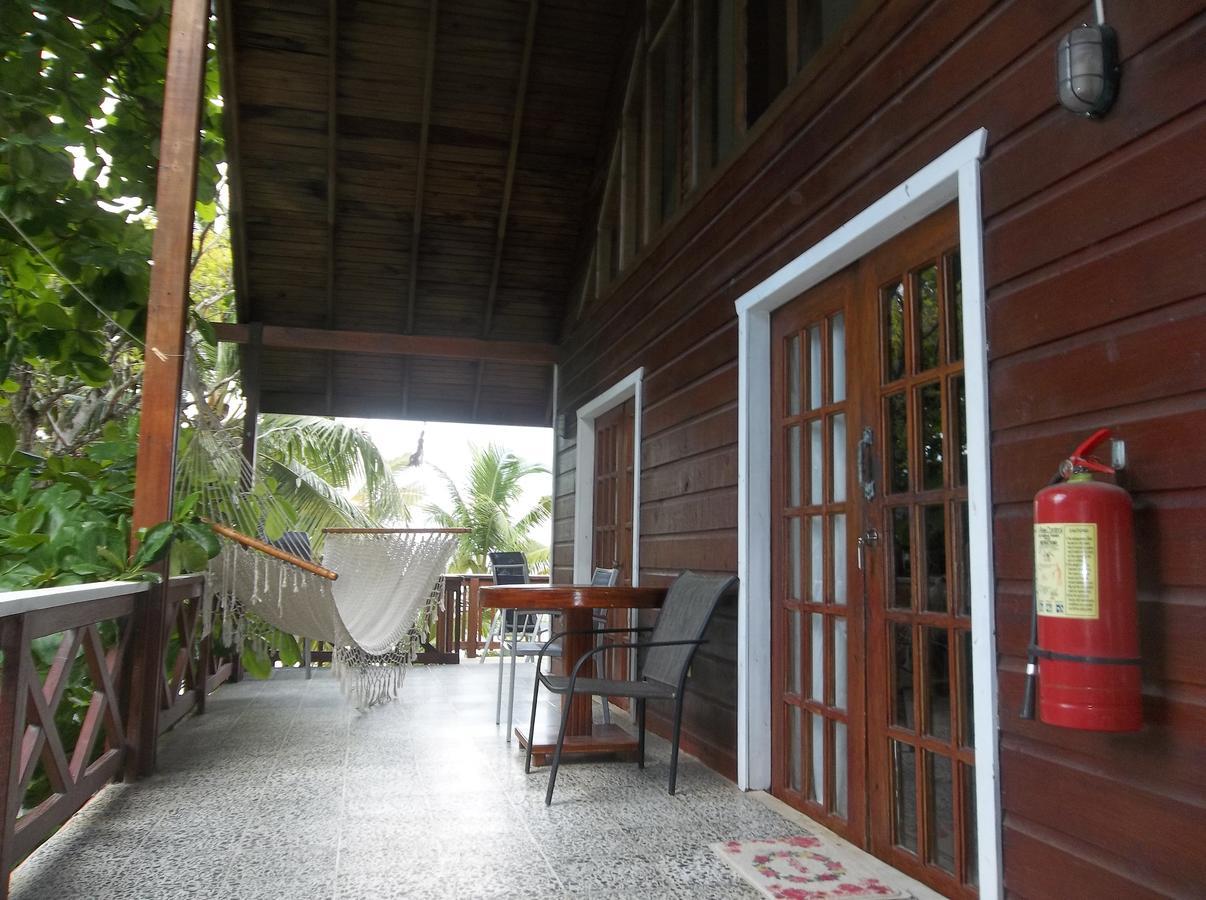 Fosters West Bay Resort Esterno foto
