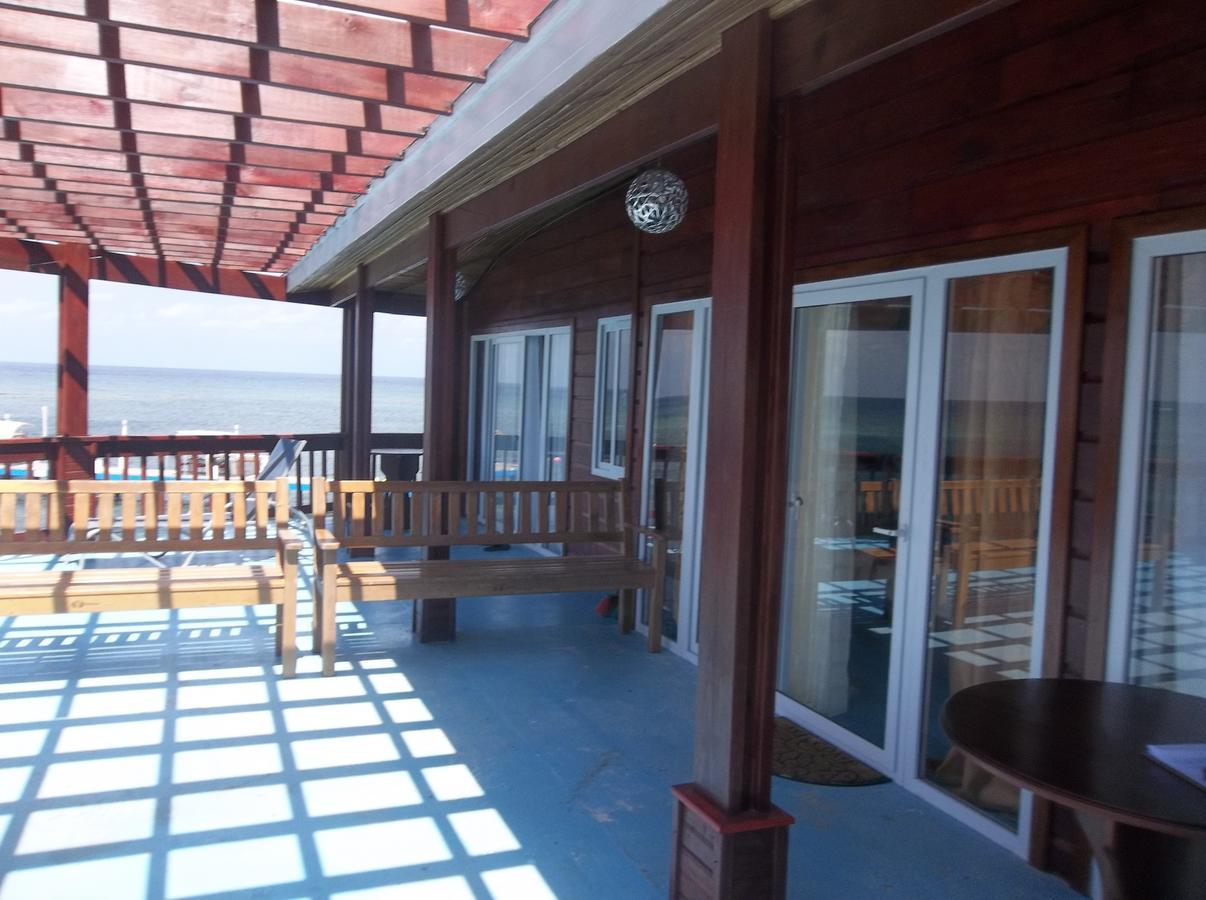 Fosters West Bay Resort Esterno foto