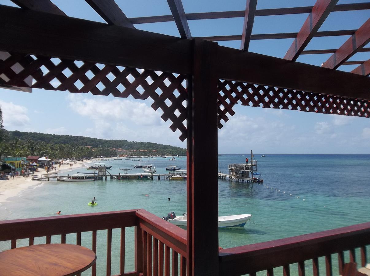 Fosters West Bay Resort Esterno foto