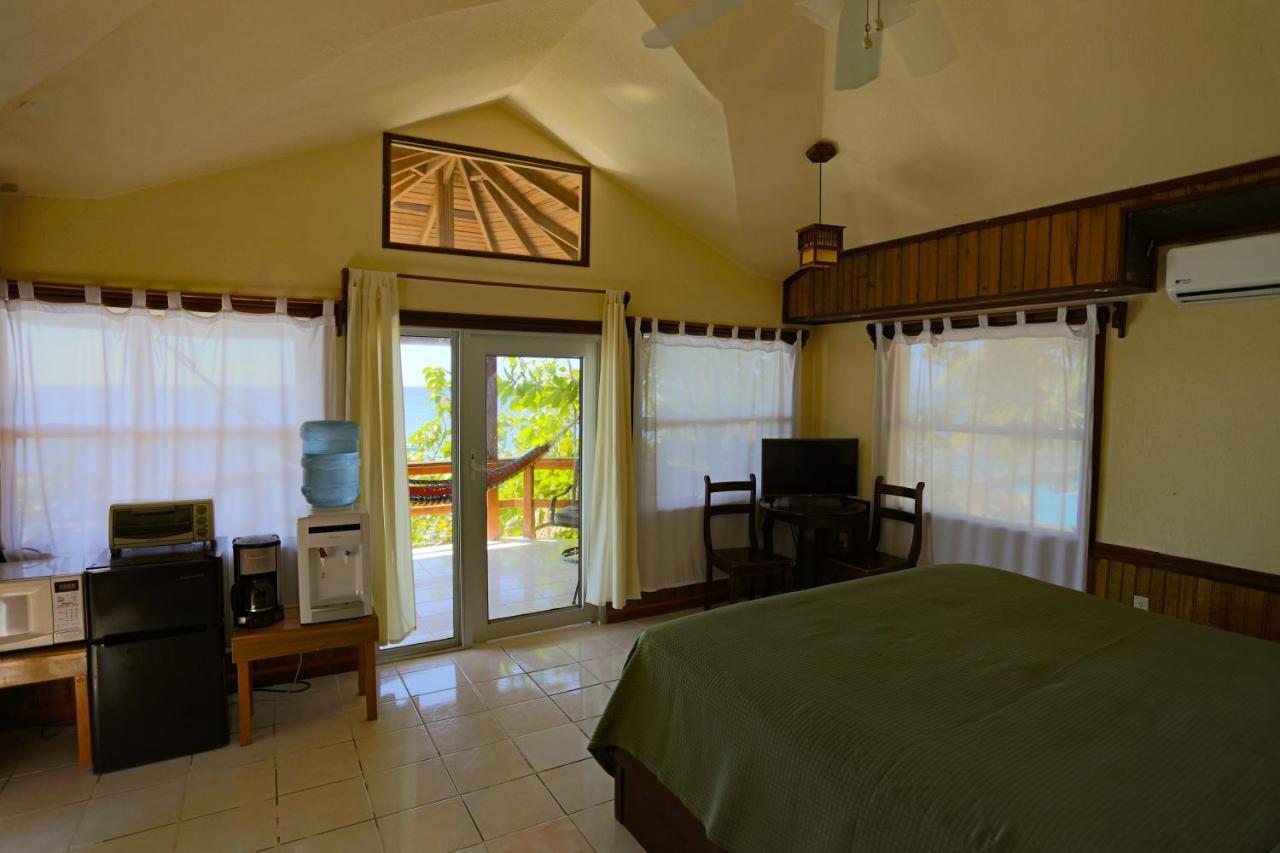 Fosters West Bay Resort Esterno foto