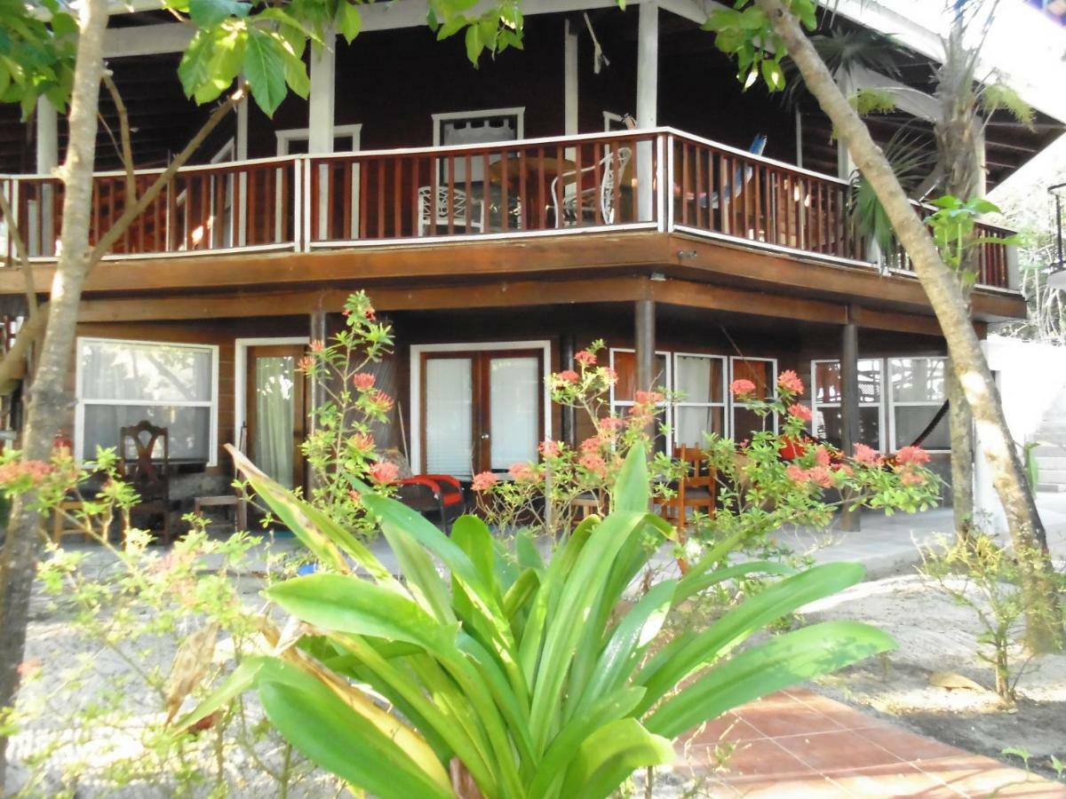 Fosters West Bay Resort Esterno foto