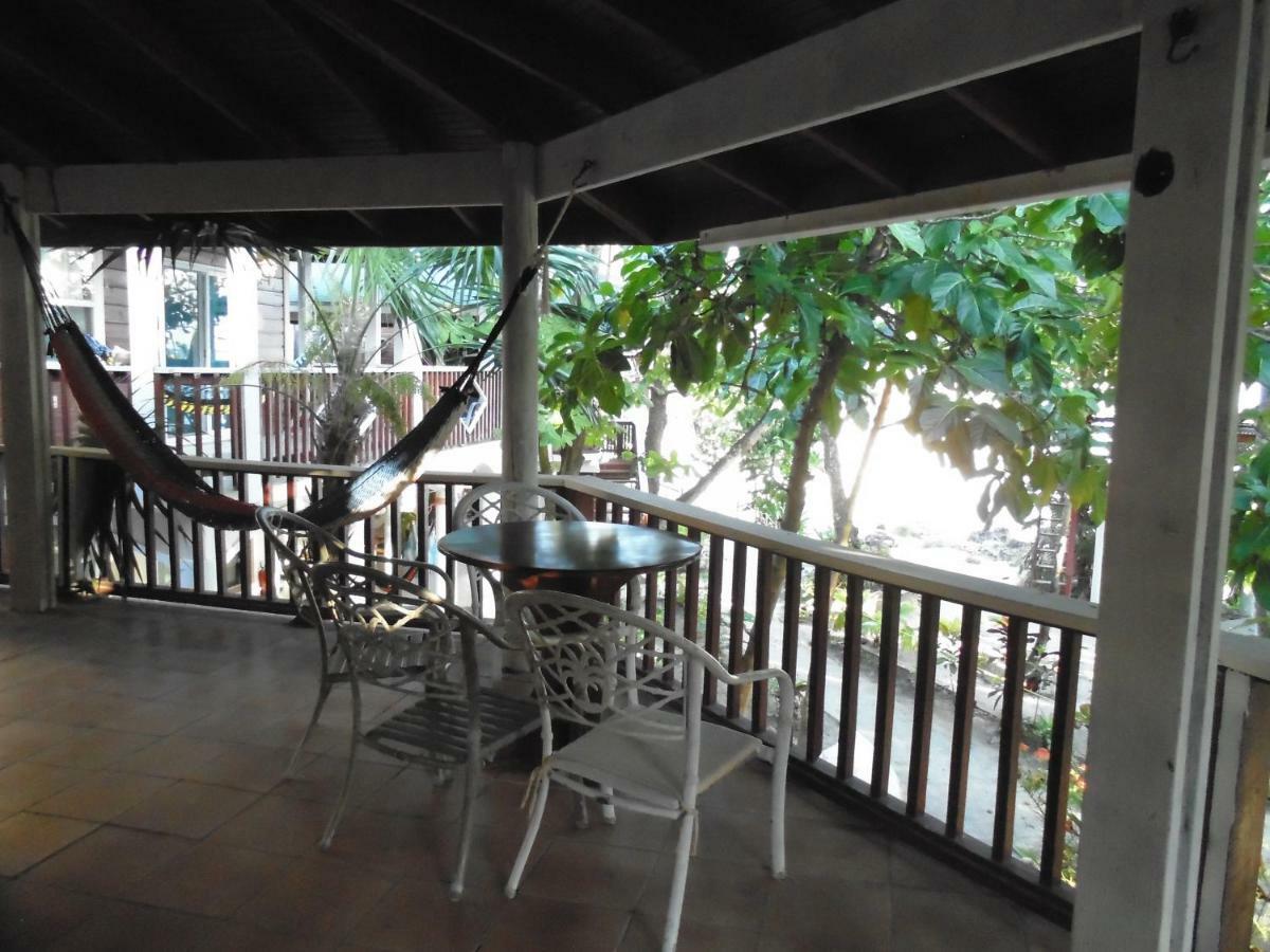 Fosters West Bay Resort Esterno foto