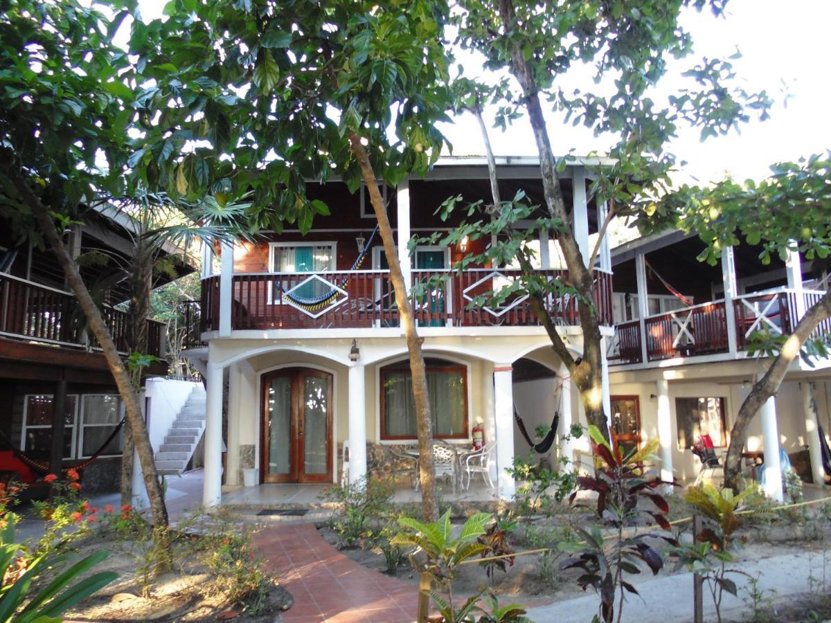 Fosters West Bay Resort Esterno foto